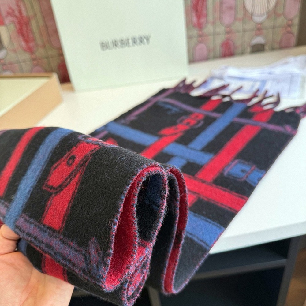 Burberry Navy Red‑Blue Motif Cashmere - Picture 3 of 8